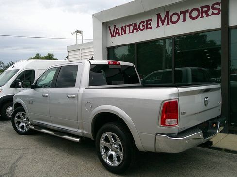 Used 2018 RAM 1500 Laramie w/ Convenience Group AWD/4WD image 8