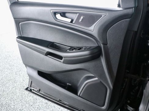 Used 2021 Ford Edge SE image 21