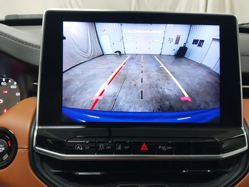 Used 2024 Jeep Compass Limited image 36