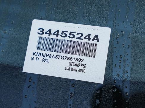 Used 2016 Kia Soul + image 12