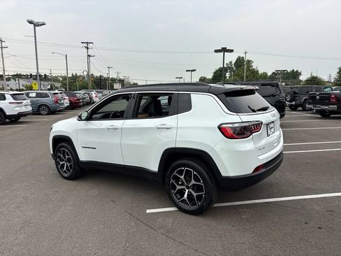 Used 2025 Jeep Compass Limited AWD/4WD image 4