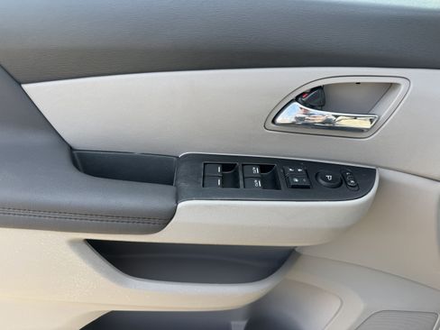Used 2015 Honda Odyssey LX image 9