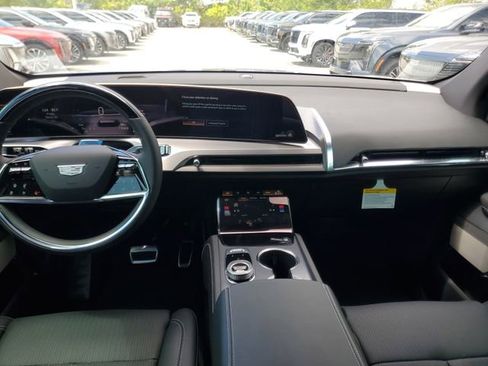New 2026 Cadillac Vistiq Luxury AWD/4WD image 8
