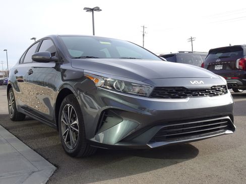 Used 2023 Kia Forte LXS w/ LXS Technology Package image 6