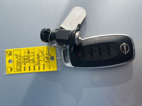 Used 2025 Nissan Pathfinder SV AWD/4WD image 31