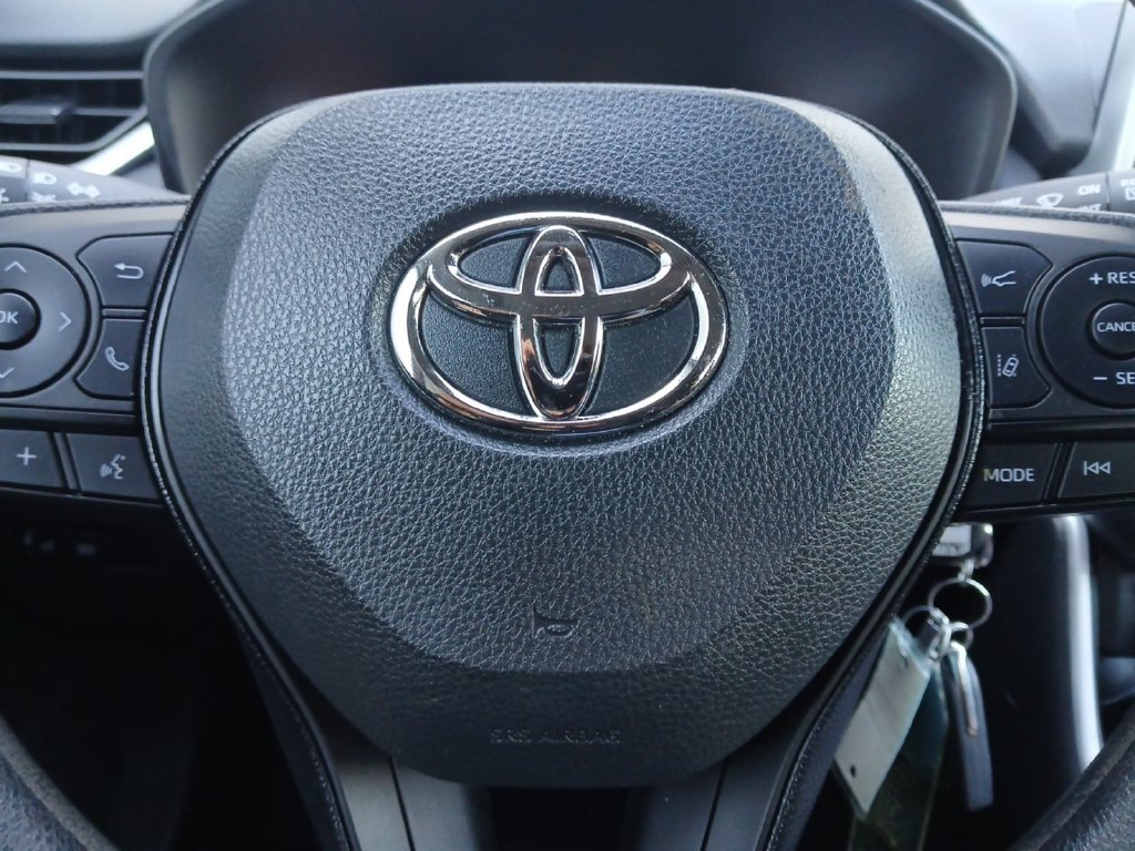 Used 2024 Toyota RAV4 LE FWD image 5