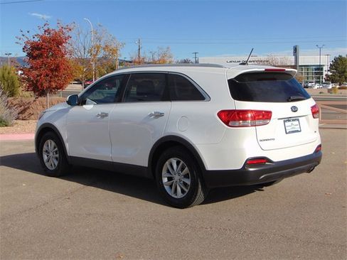 Used 2017 Kia Sorento LX image 6