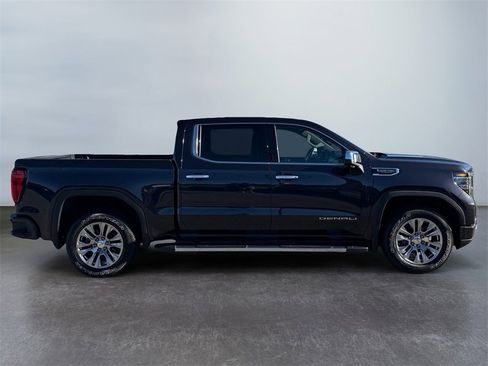 Used 2022 GMC Sierra 1500 Denali w/ Technology Package image 2