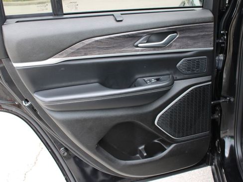 Used 2023 Jeep Grand Cherokee 4WD 4xe w/ Luxury Tech Group II image 44