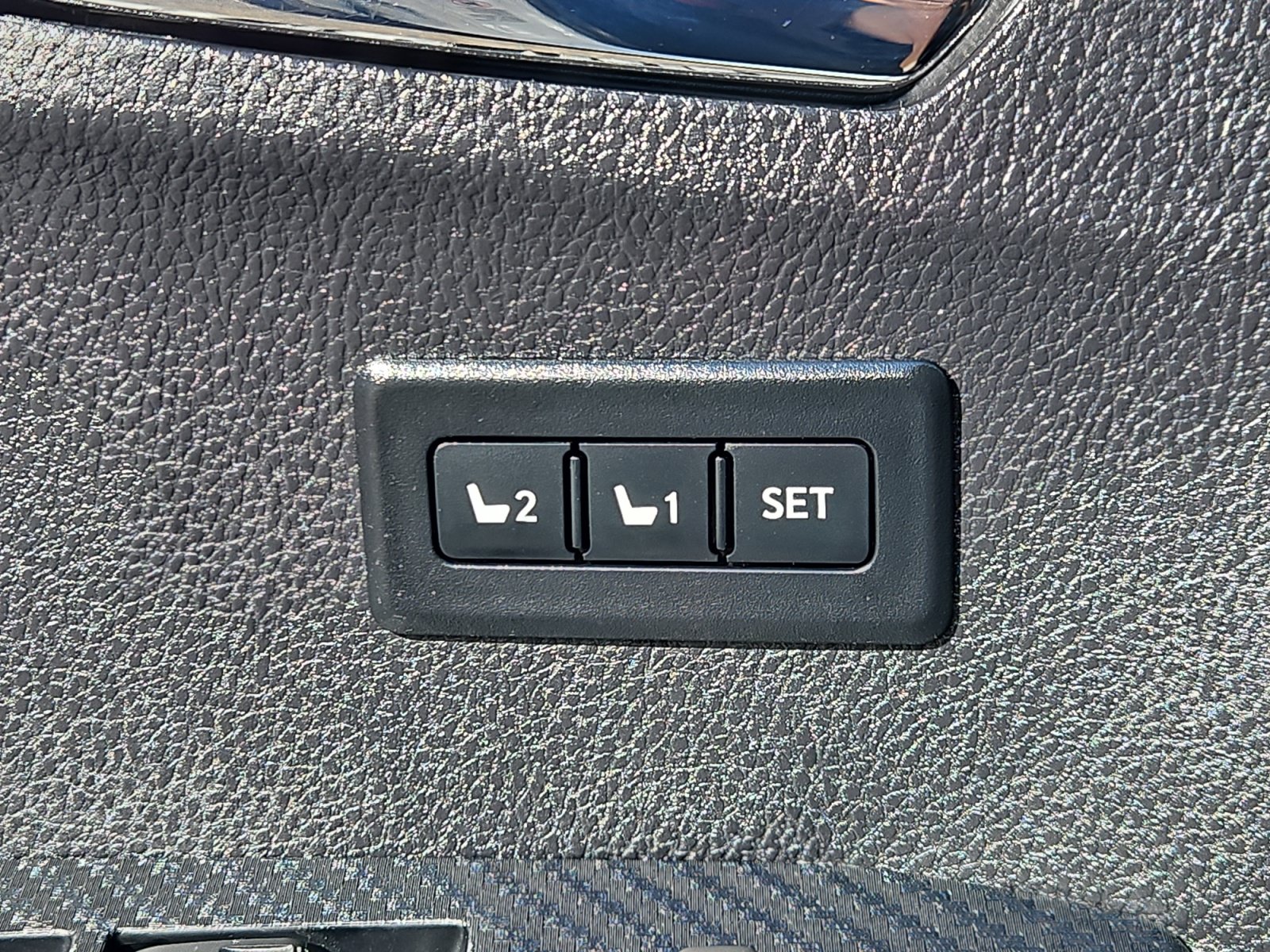 Used 2014 Toyota RAV4 Limited AWD/4WD image 16