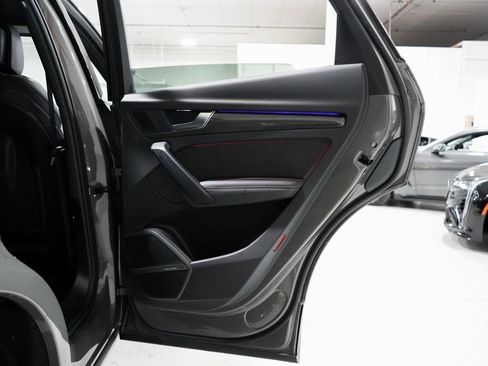 Used 2025 Audi SQ5 Premium Plus w/ Premium Plus Package image 33