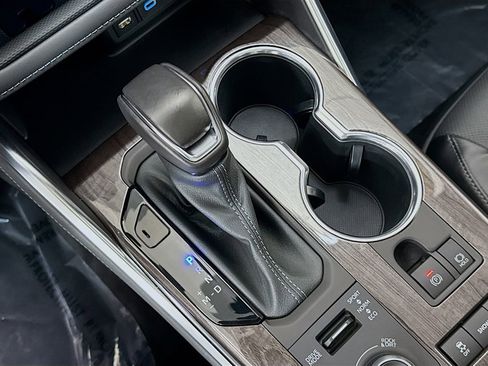 Used 2022 Toyota Highlander Platinum image 17