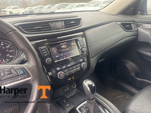 Used 2019 Nissan Rogue SL w/ Premium Package image 16