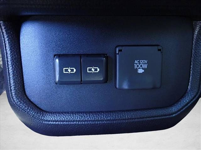 Certified 2026 Toyota Highlander Platinum AWD/4WD image 11