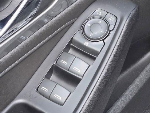 Used 2023 Chevrolet Traverse LT image 22