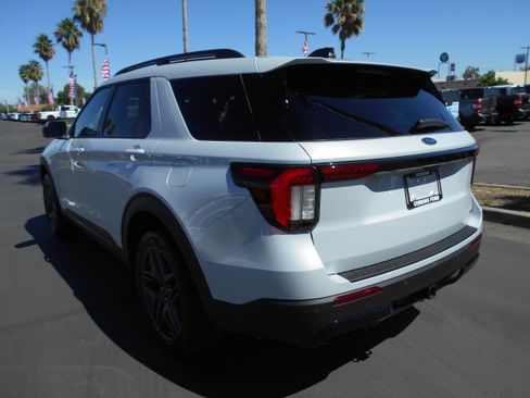 New 2026 Ford Explorer ST-Line w/ ST-Line Street Pack AWD/4WD image 7