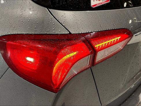Used 2020 Buick Envision Essence FWD image 22
