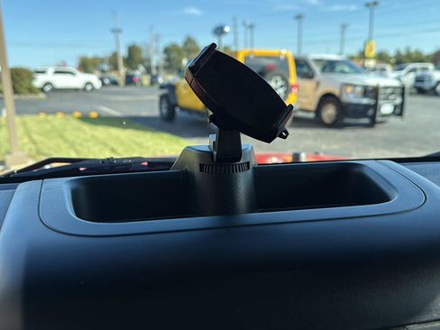 Used 2017 Jeep Wrangler Unlimited Sahara image 19