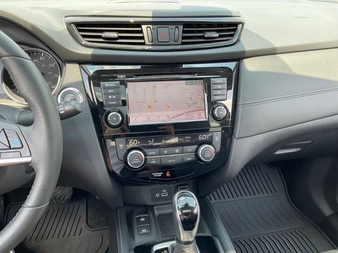 Used 2020 Nissan Rogue SL w/ Premium Package AWD/4WD image 16