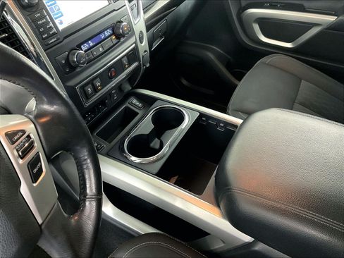 Used 2018 Nissan Titan SV w/ SV Convenience Package AWD/4WD image 19