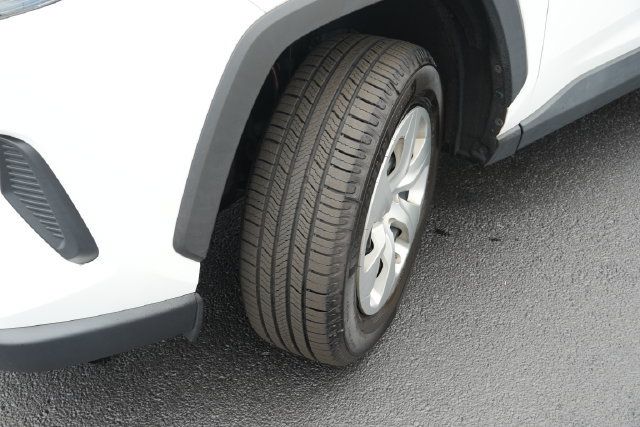 Used 2021 Toyota RAV4 LE FWD image 12