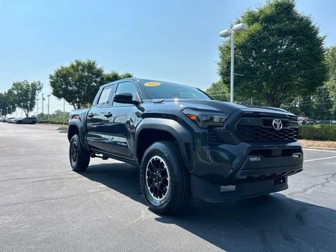 Used 2025 Toyota Tacoma TRD Off-Road AWD/4WD image 4