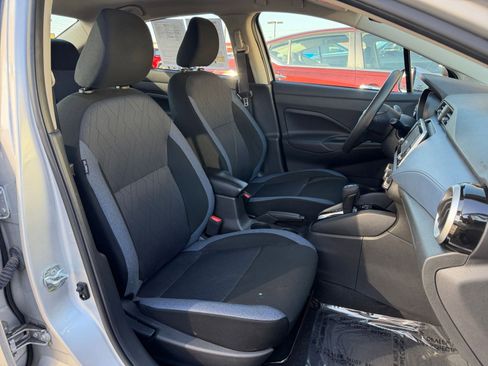 Used 2025 Nissan Versa SV image 34