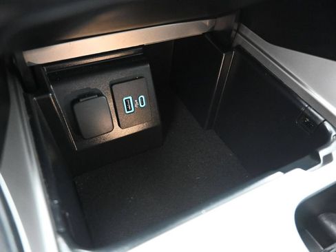 Certified 2023 Ford Explorer XLT RWD image 18
