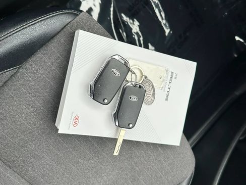 Used 2021 Kia Seltos S AWD/4WD image 27