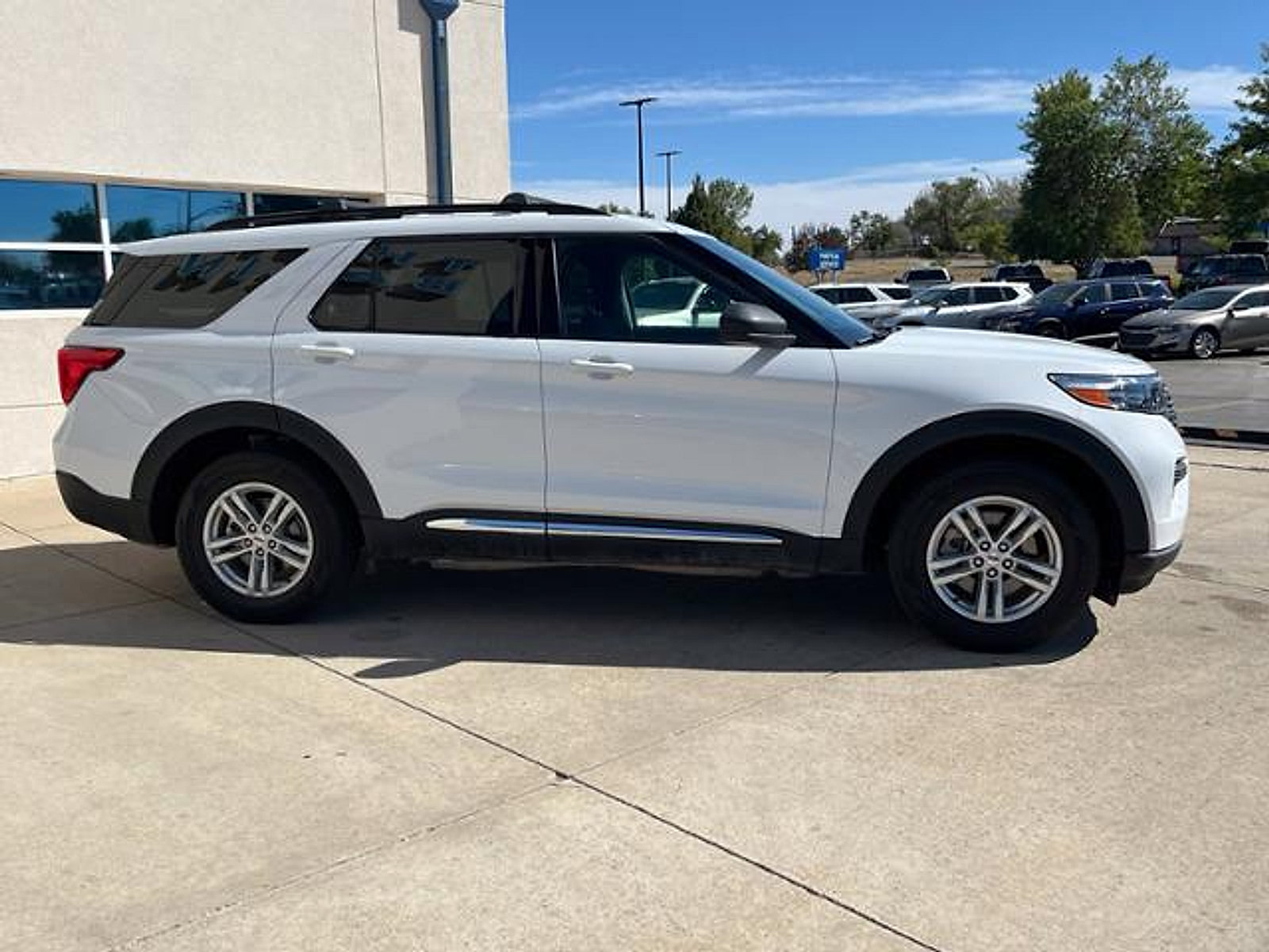 Used 2022 Ford Explorer XLT AWD/4WD image 4