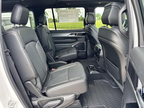 New 2026 Jeep Grand Wagoneer 4WD image 19