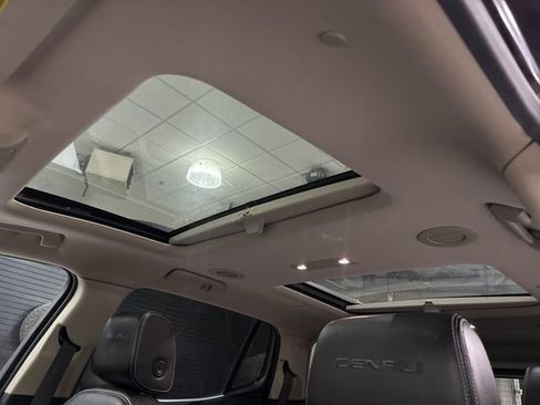 Used 2017 GMC Acadia Denali w/ Technology Package FWD image 35