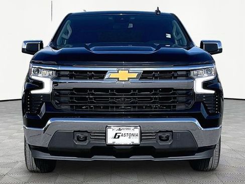 Used 2022 Chevrolet Silverado 1500 LT AWD/4WD image 2