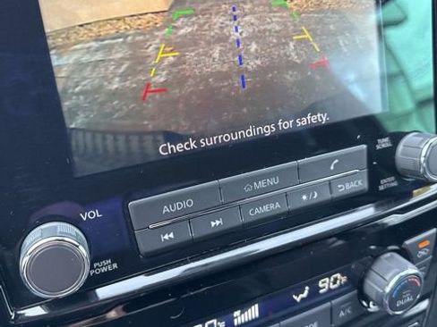 Used 2024 Nissan Titan SV w/ SV Bronze Edition Package image 27