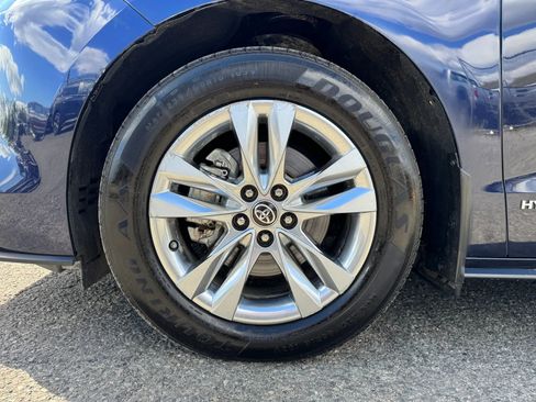 Used 2021 Toyota Sienna Limited image 30