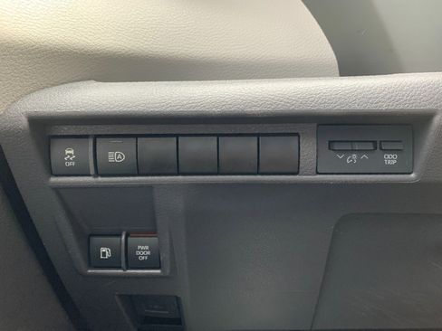 Used 2022 Toyota Sienna XLE image 15