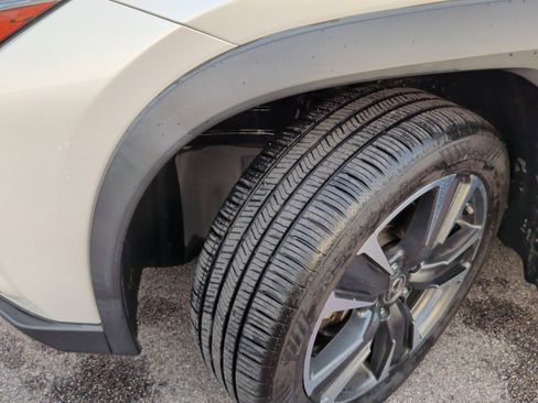 Used 2019 Lexus UX 200 image 12