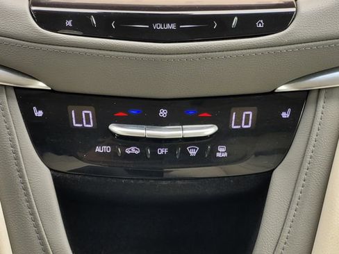 Used 2017 Cadillac XT5 Luxury w/ Driver Awareness Package FWD image 18