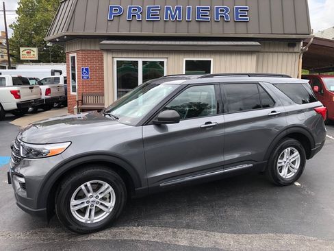 Used 2023 Ford Explorer XLT w/ Equipment Group 202A AWD/4WD image 2