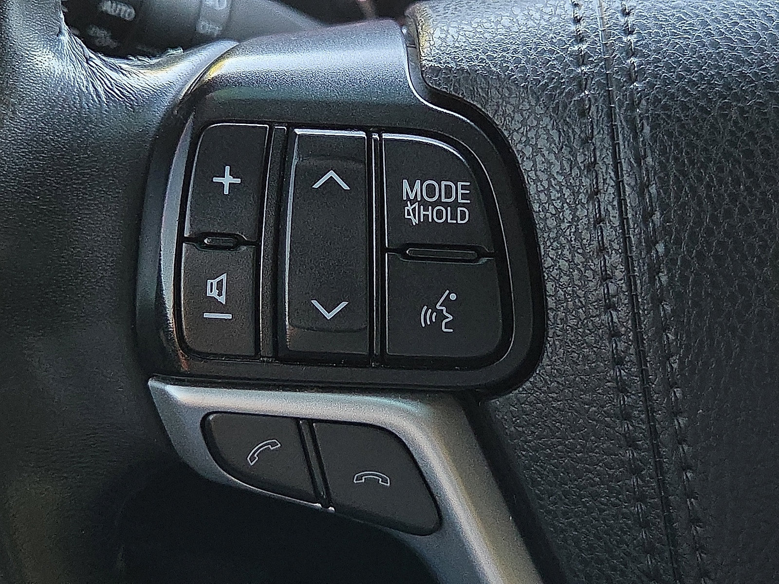 Used 2019 Toyota Highlander XLE FWD image 19