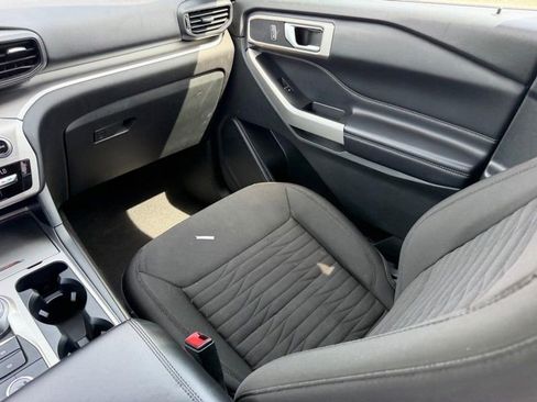 Used 2021 Ford Explorer XLT image 18