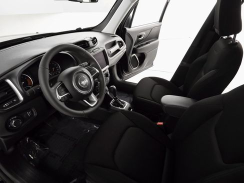 Certified 2023 Jeep Renegade Latitude image 19