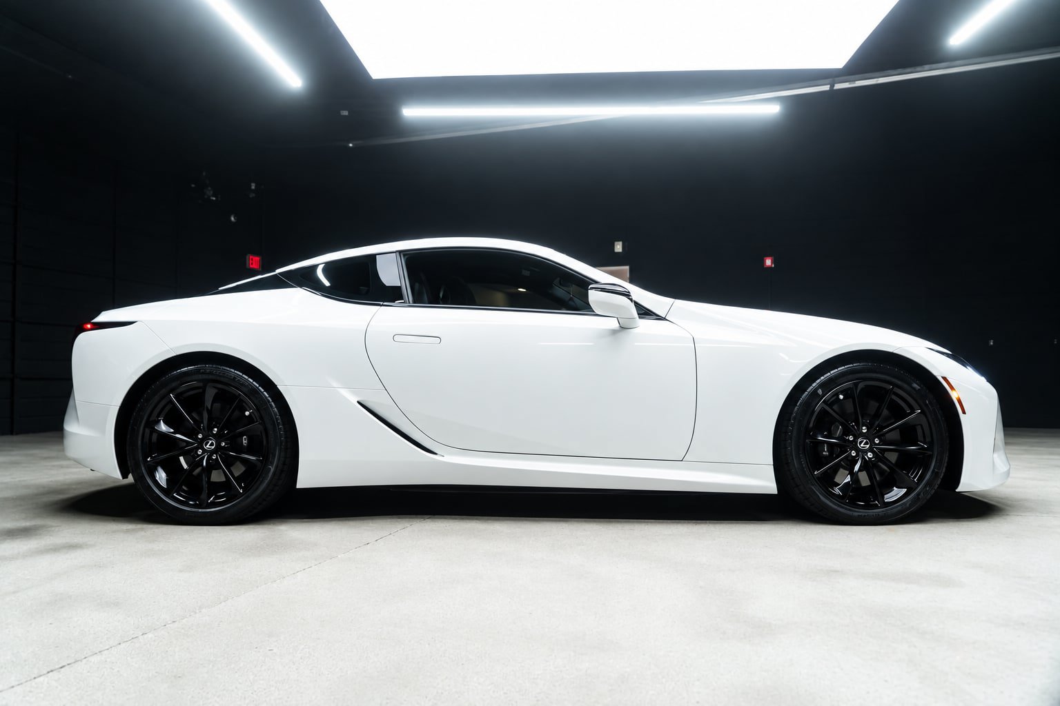 Used 2018 Lexus LC 500 Coupe w/ Touring Package RWD image 5