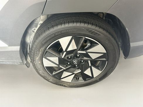 Used 2025 Hyundai Kona SEL FWD image 11