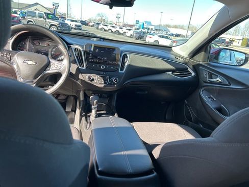 Used 2025 Chevrolet Malibu LT image 14