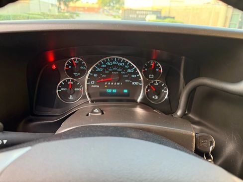 Used 2019 Chevrolet Express 3500 w/ Driver Convenience Package image 26