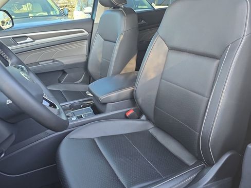Used 2023 Volkswagen Atlas SE image 16