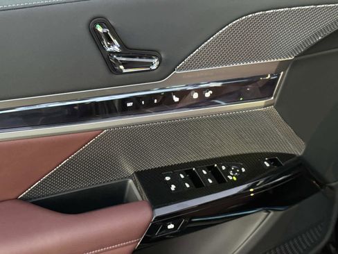 New 2026 BMW i7 xDrive60 w/ Executive Package image 18