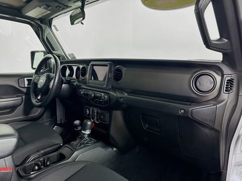 Used 2022 Jeep Gladiator Sport AWD/4WD image 26