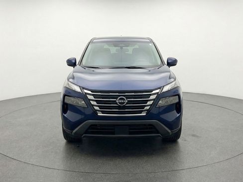 Used 2025 Nissan Rogue SV image 2